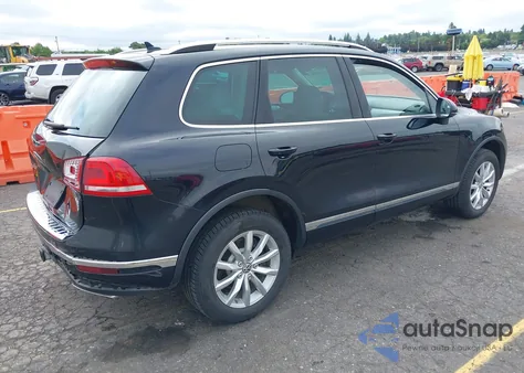 2016 Volkswagen Touareg Sport/Lux/Executive z USA, uszkodzony, nr VIN WVGEF9BP2GD002219